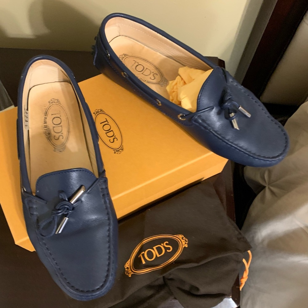 Gently used Tod’s loafer/moccasin navy blue with tassel in EU 39 size (9)